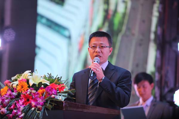 ky开元集团_新华保险向鲁甸灾区捐赠“母亲健康快车”(图2)